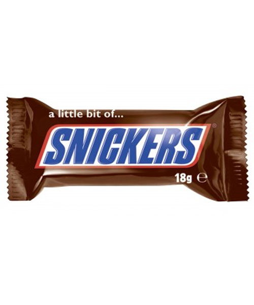 Шоколадка сникерс с именами. Сникерс. Шоколад Сникерс. Бумажный Сникерс. Сникерс 1990.